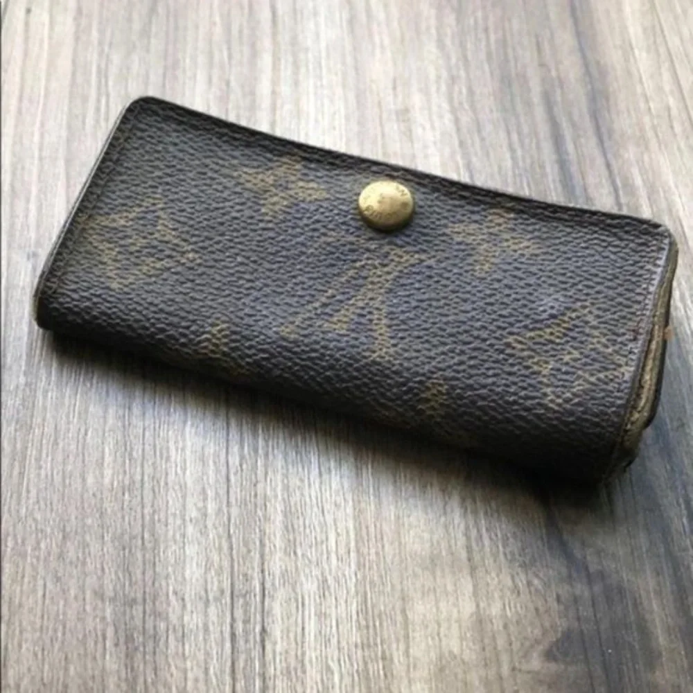 Louis Vuitton Monogram Key Holder/Wallet #368💥PRICE DROP💥